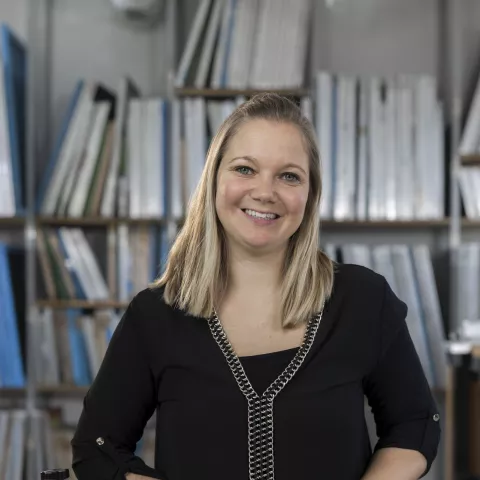 item.cover?.alt || ''