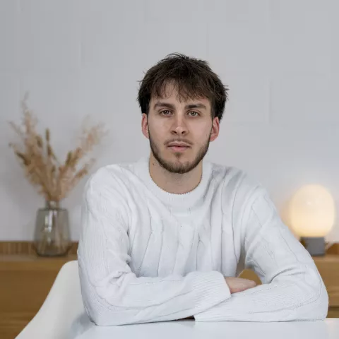 item.cover?.alt || ''