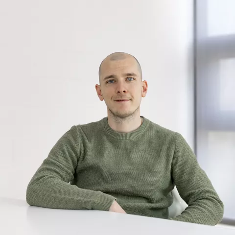 item.cover?.alt || ''