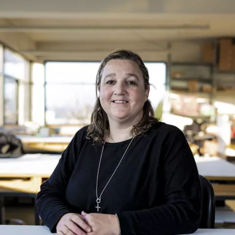 item.cover?.alt || ''