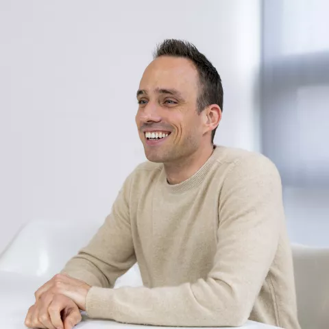 item.cover?.alt || ''