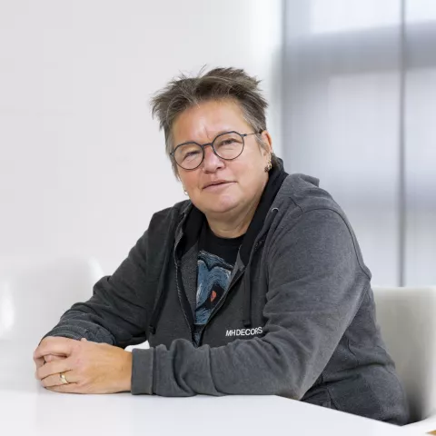 item.cover?.alt || ''